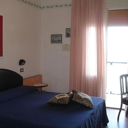 Hotel Primavera sul mare Lido Di Savio Esterno foto