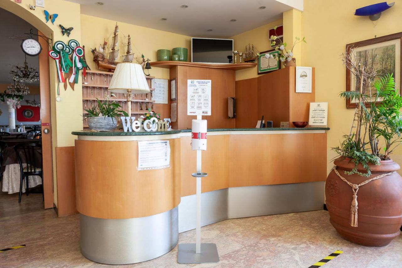 Hotel Primavera sul mare Lido Di Savio Esterno foto