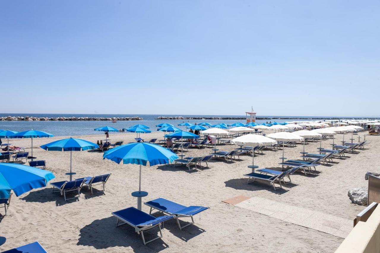 Hotel Primavera sul mare Lido Di Savio Esterno foto