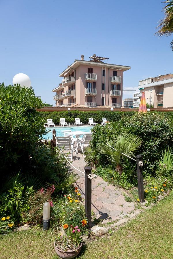 Hotel Primavera sul mare Lido Di Savio Esterno foto