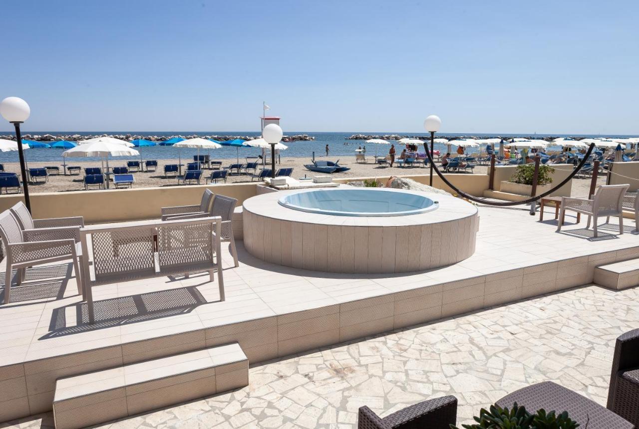 Hotel Primavera sul mare Lido Di Savio Esterno foto