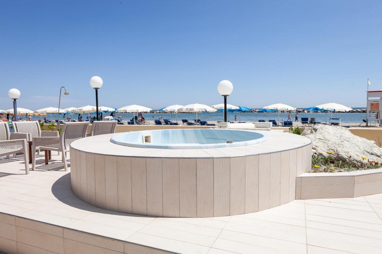 Hotel Primavera sul mare Lido Di Savio Esterno foto