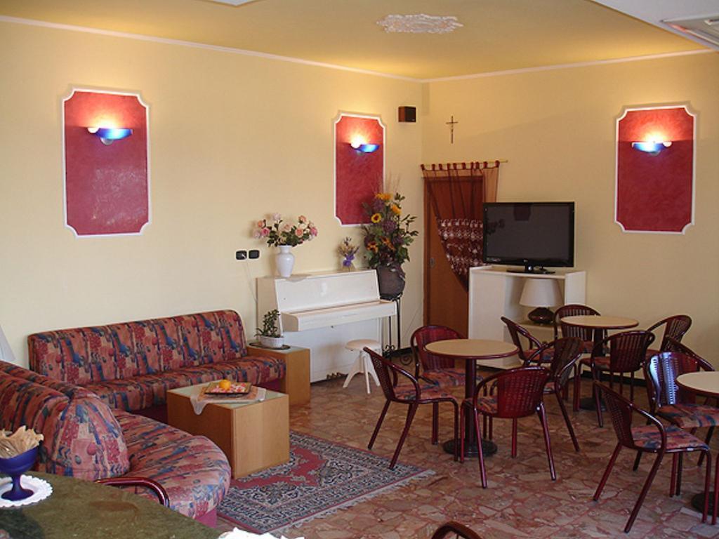 Hotel Primavera sul mare Lido Di Savio Esterno foto