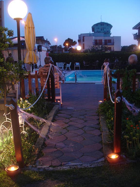 Hotel Primavera sul mare Lido Di Savio Esterno foto