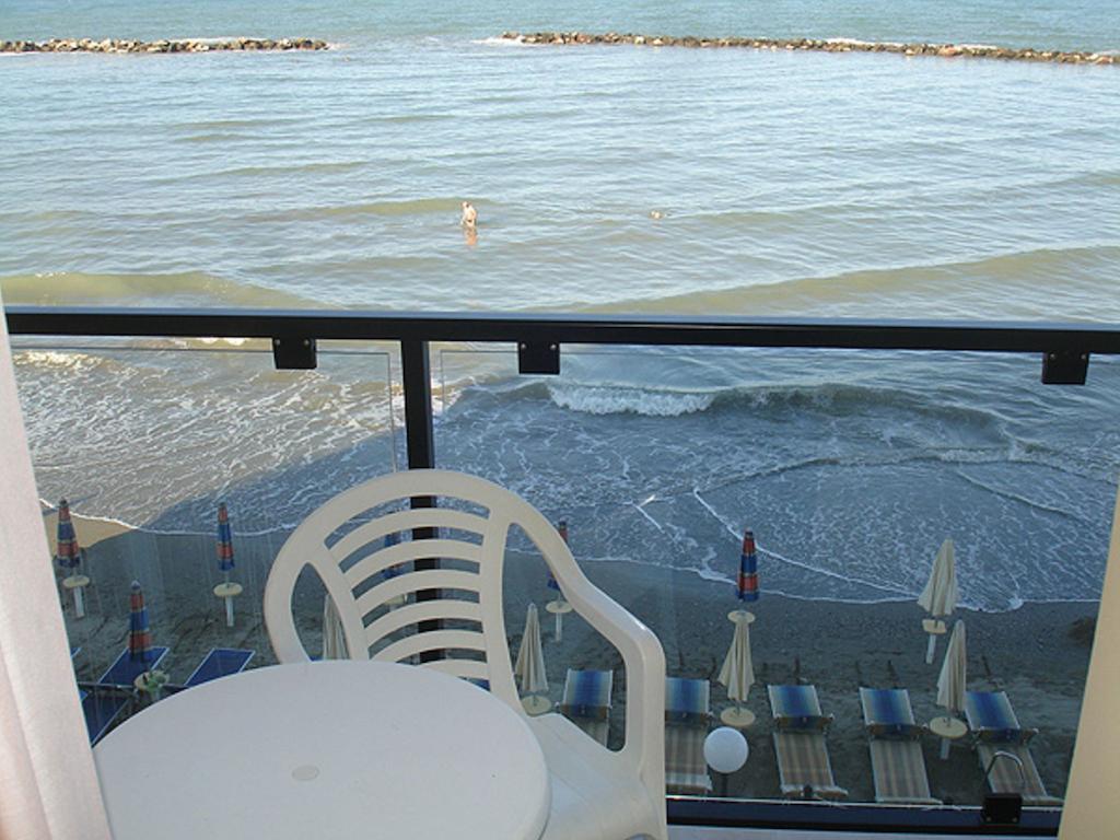 Hotel Primavera sul mare Lido Di Savio Esterno foto