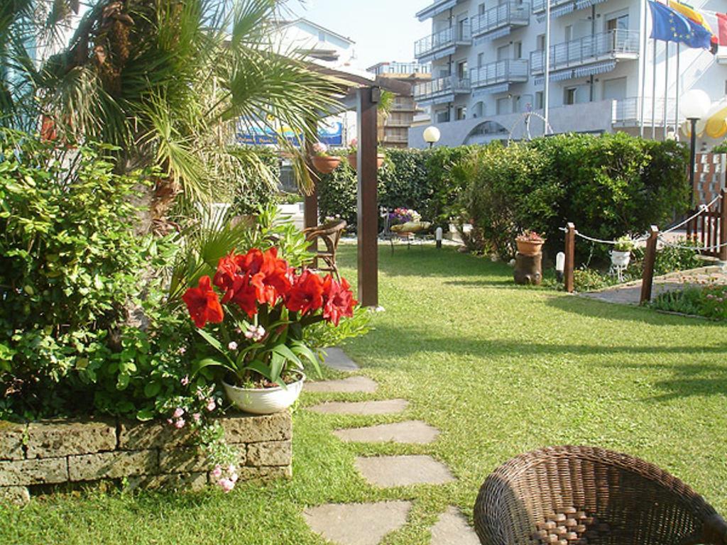 Hotel Primavera sul mare Lido Di Savio Esterno foto