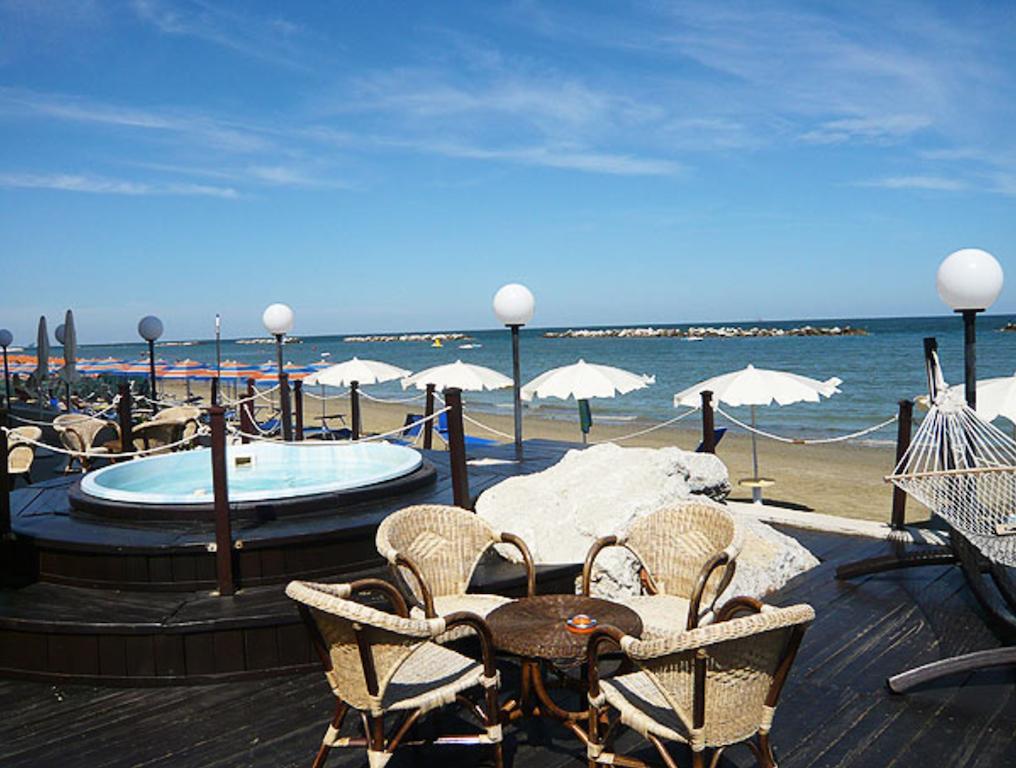 Hotel Primavera sul mare Lido Di Savio Esterno foto
