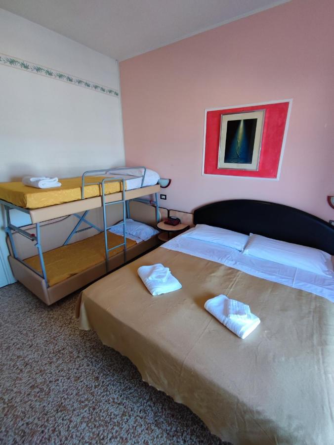 Hotel Primavera sul mare Lido Di Savio Esterno foto