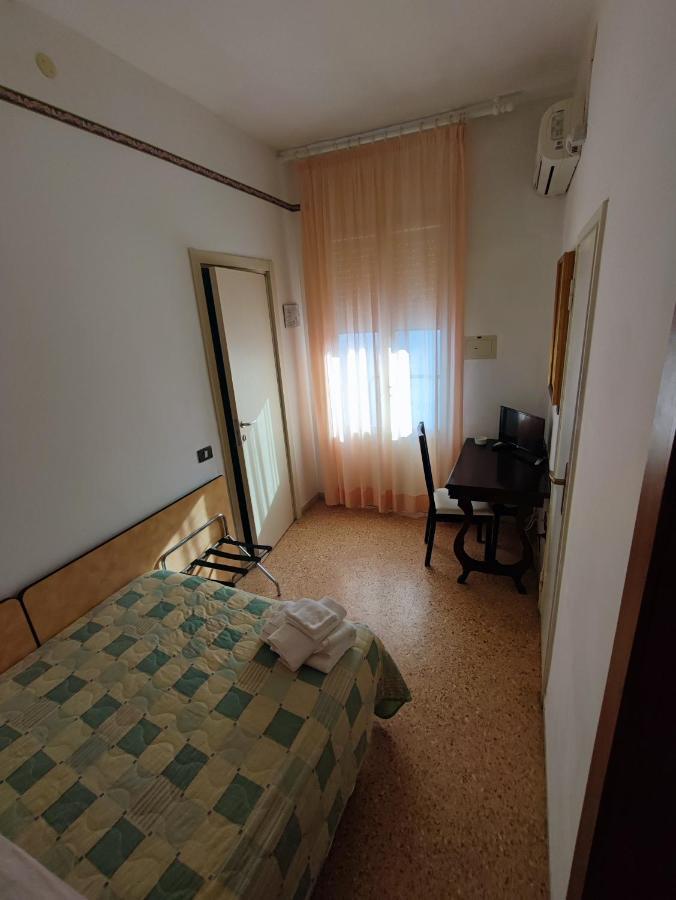 Hotel Primavera sul mare Lido Di Savio Esterno foto